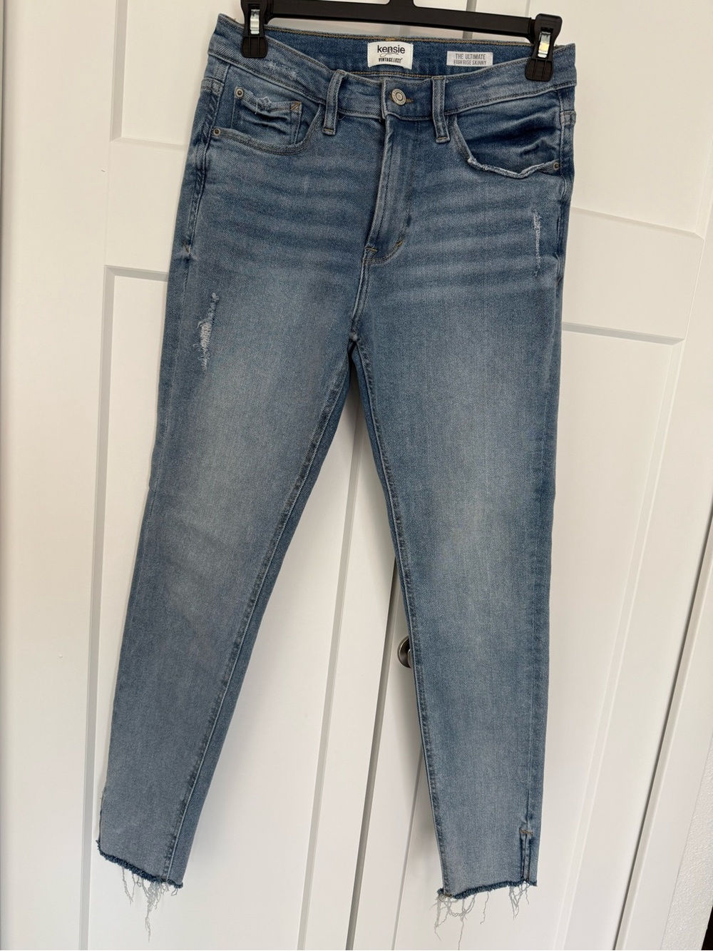 Kensie Medium Wash Cropped Skinny Jeans with Frayed Hem